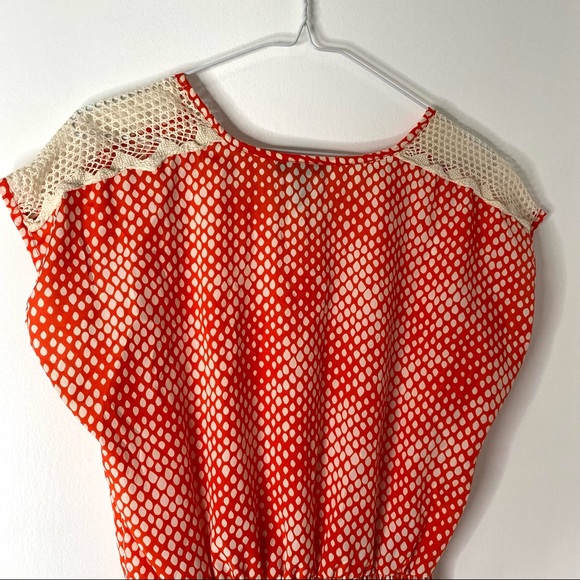 AQUA Red Beige Teardrop Crochet Shoulder Top - Picture 7 of 10